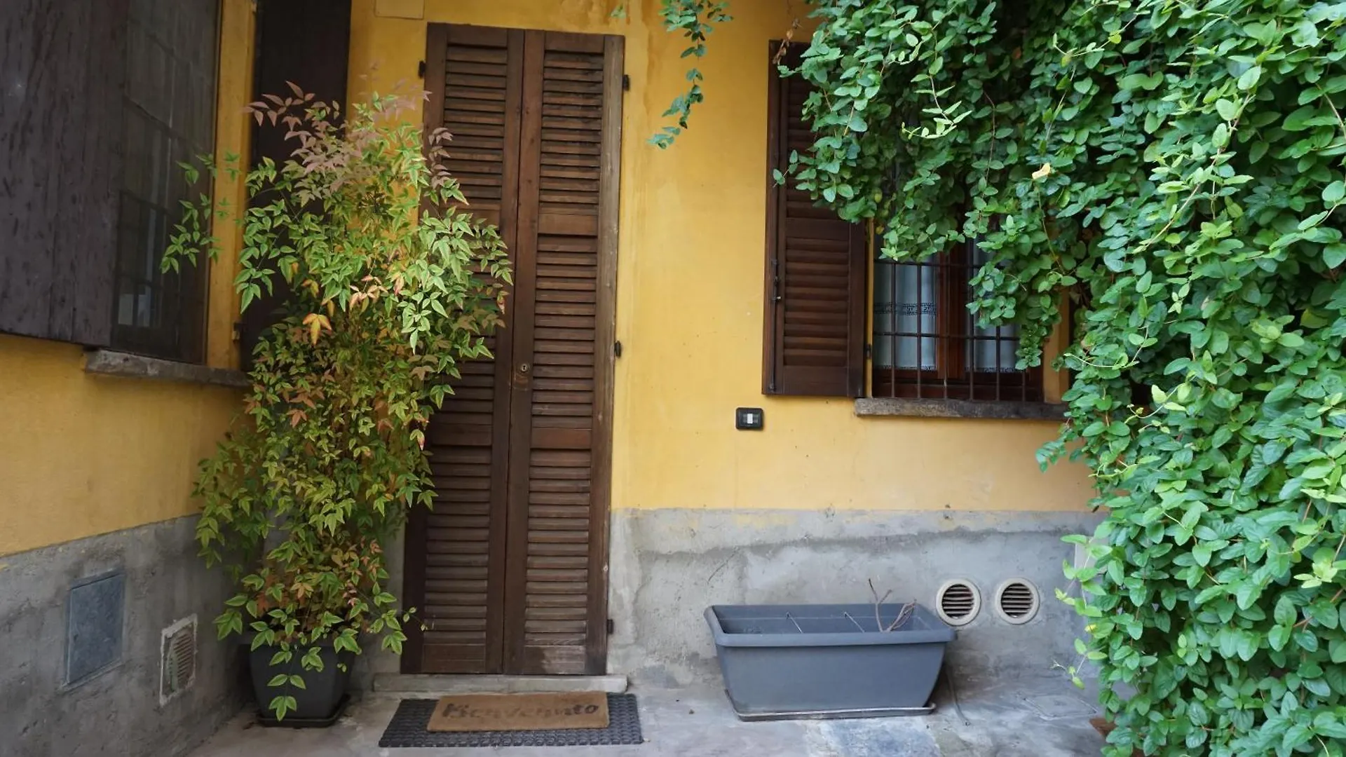 Studio Apartment Vicolo Lavandai Milan Italy