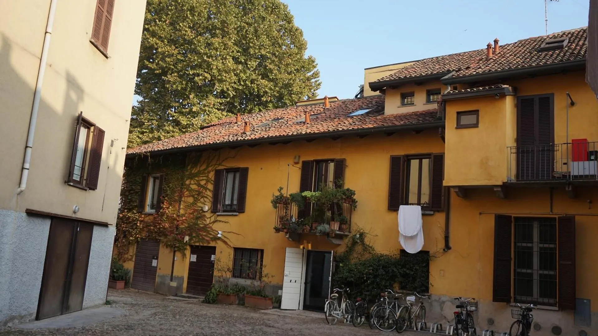 Studio Apartment Vicolo Lavandai Milan Italy