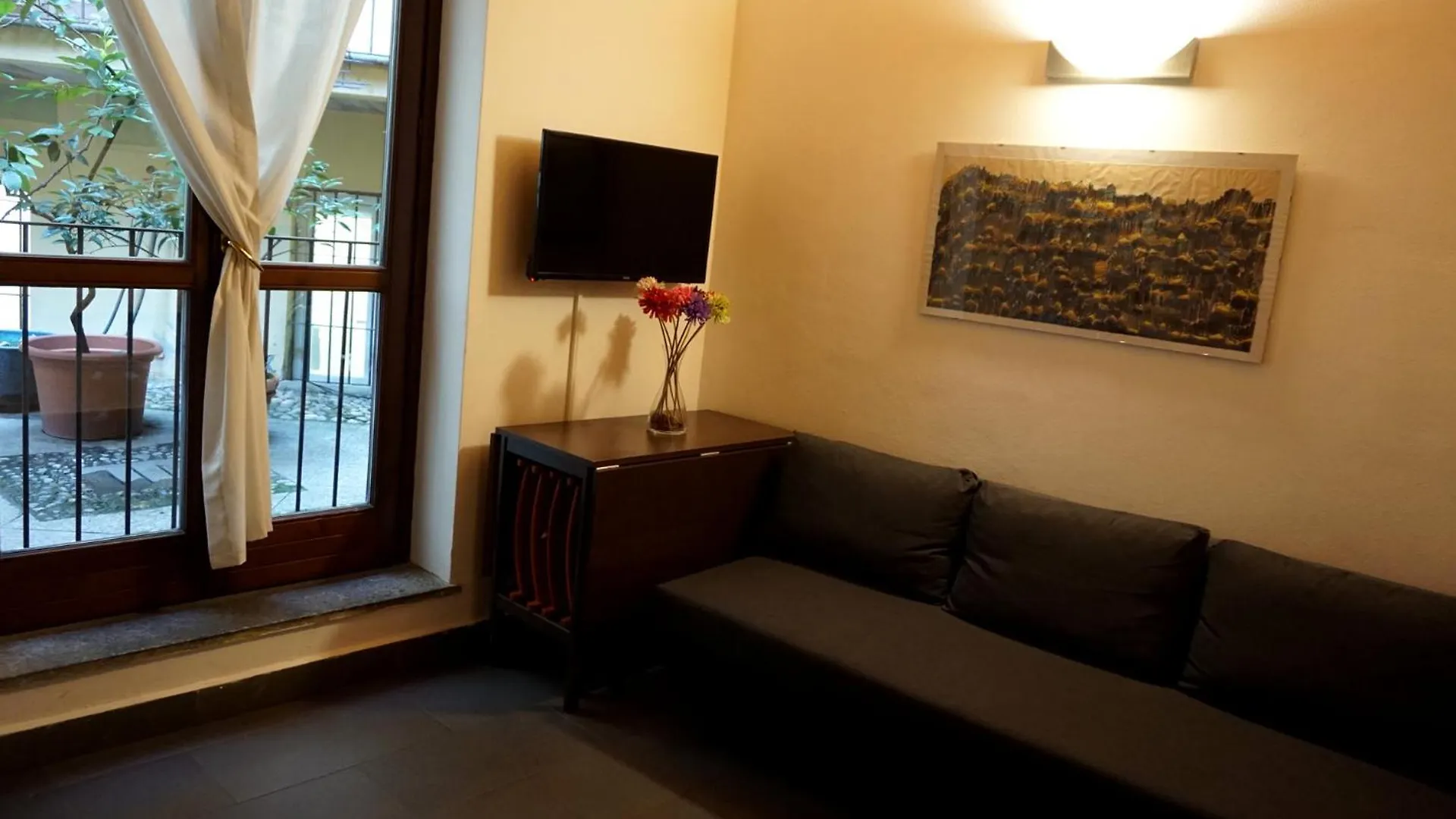 Studio Apartment Vicolo Lavandai Milan Italy