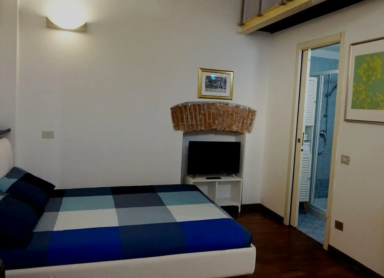 Studio Apartment Vicolo Lavandai Milan Italy
