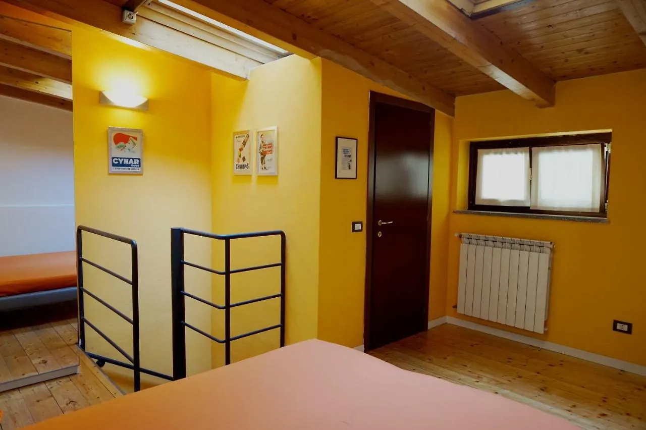 Studio Apartment Vicolo Lavandai Милан Италия